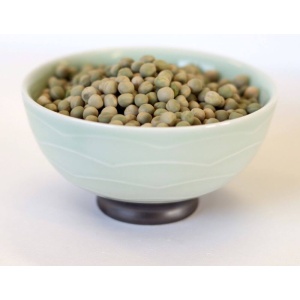 Peas in a bowl for emergency food storage.